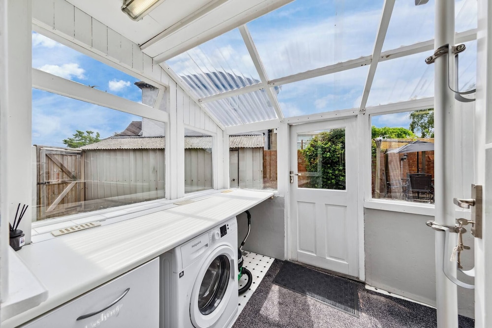 Spacious 3 bd Garden M25, Free Parking,bluewater
