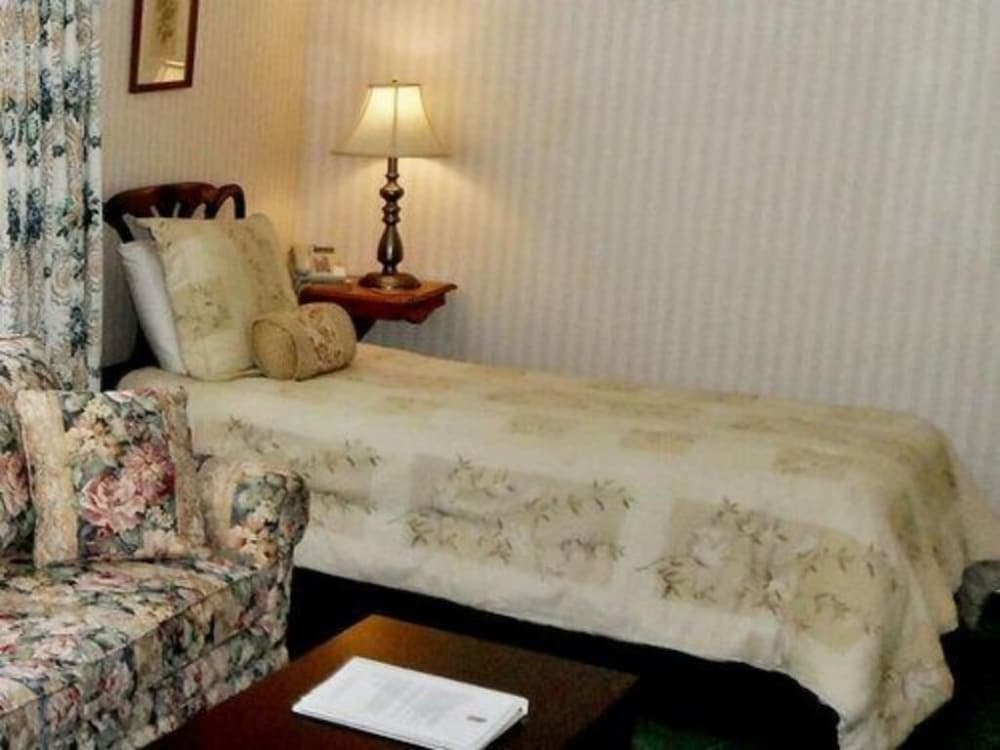 Hillsdale House Inn