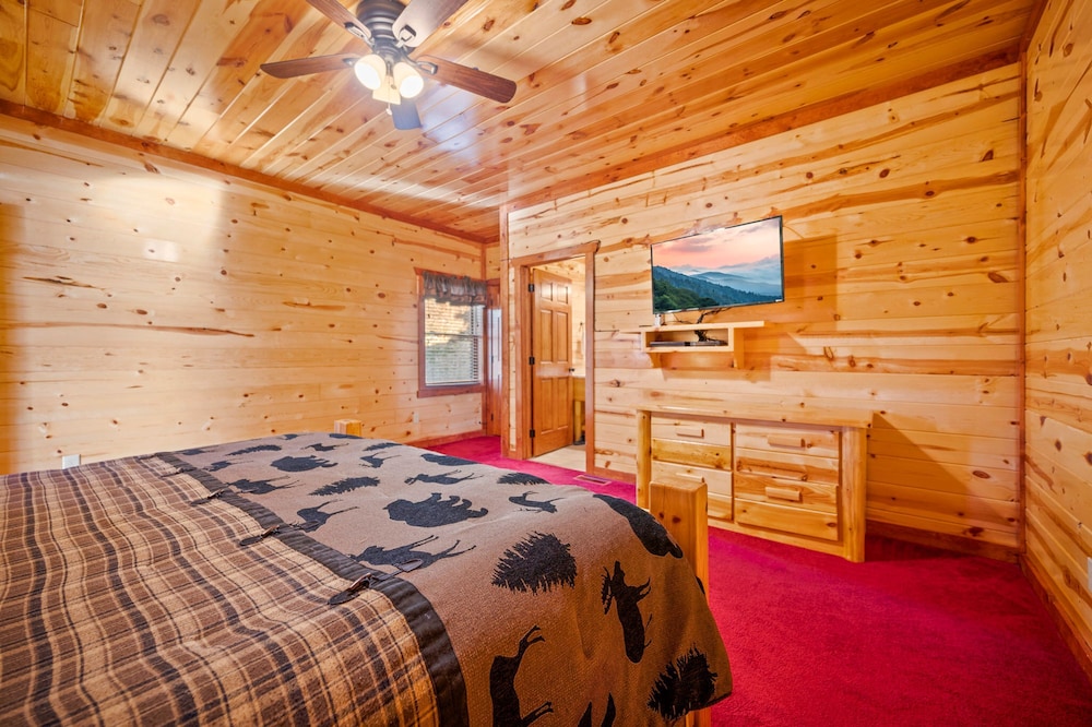 Exquisite Getaway w Indoor Pool Theater