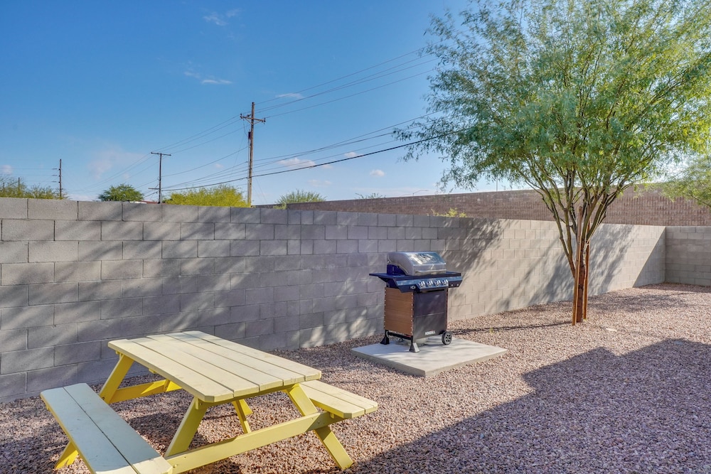 Patio & Shared Hot Tub: Tucson Fourplex Townhome!