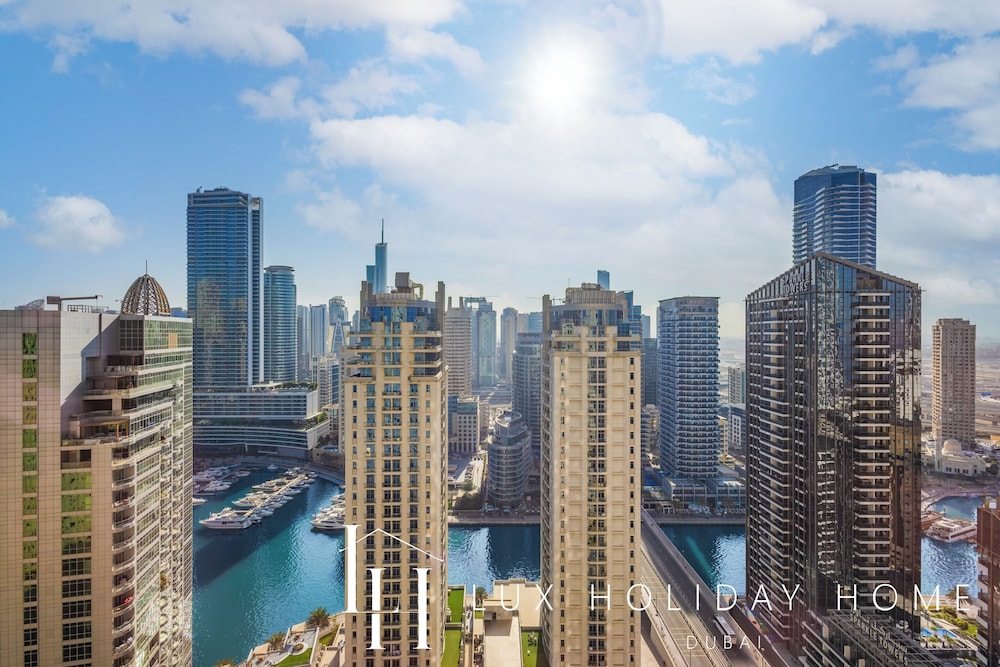LUX Contemporary Marina View Suite 7