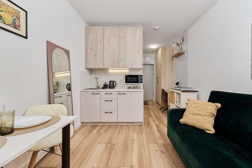 Studio Wrocław Fabryczna by Renters view 4