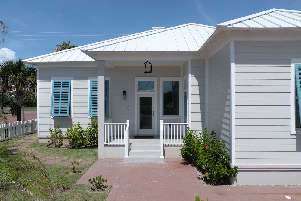 Nomad House At The Shores 3 Bedroom Home
