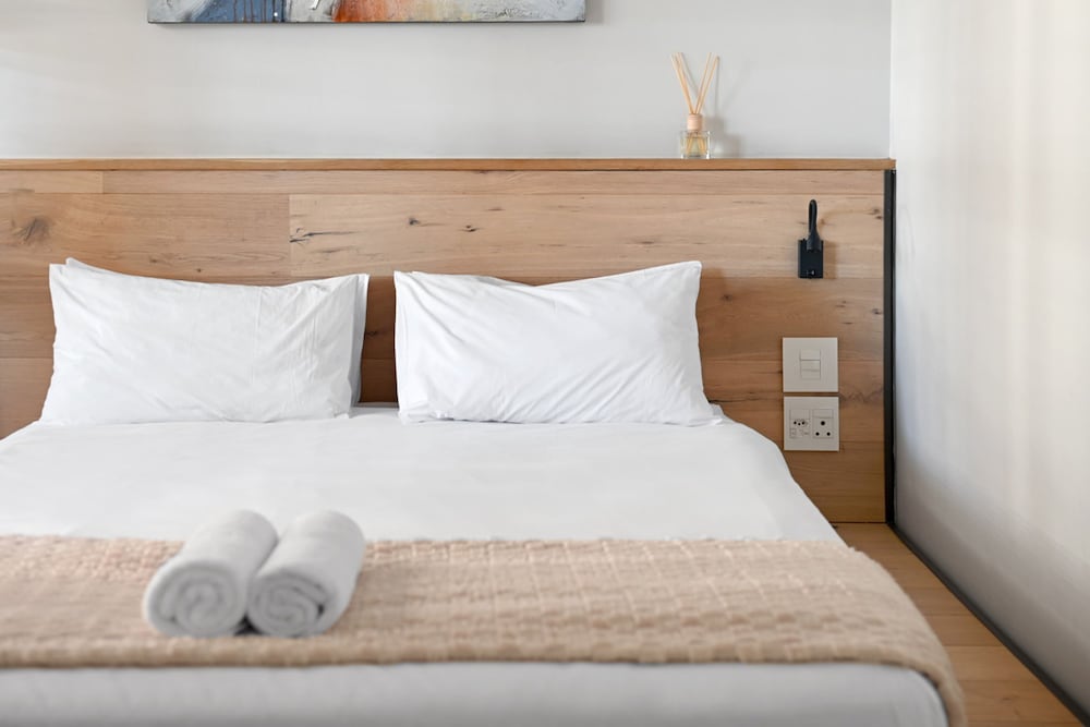 One Bedroom Green Point Spacious
