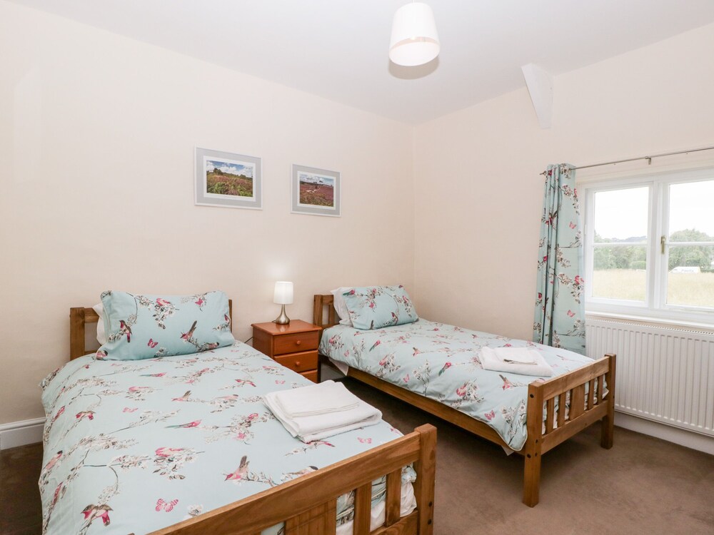 2 Court Farm