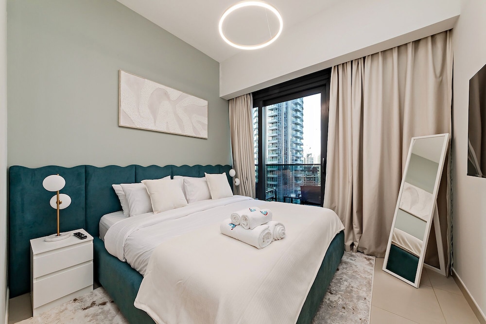 Luxury Burj Khalifa View 4BR