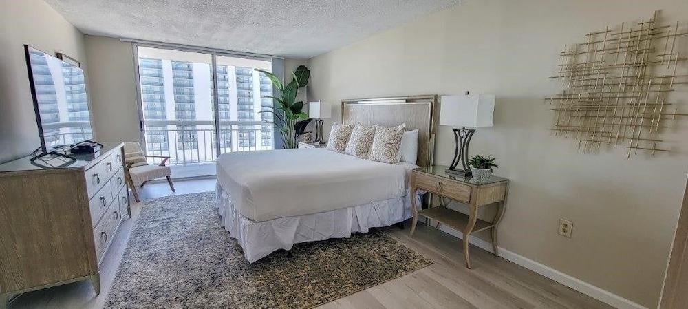 Stunning ocean view remodeled 2 bedroom 2 bath condo, 908 South Hampton 2 Condo view 5