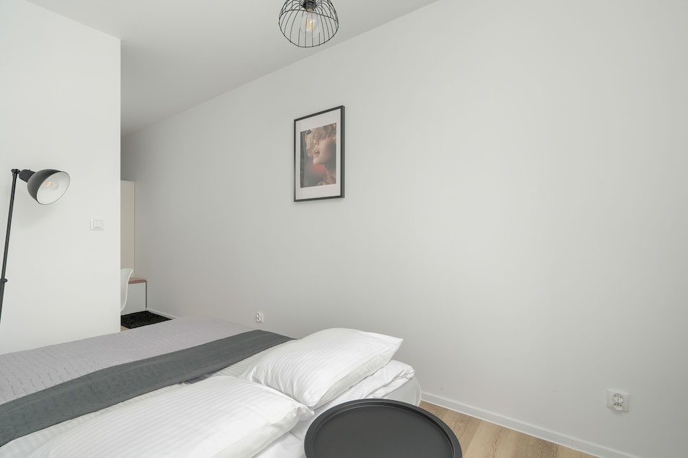 Modern Studio Niemena by Renters