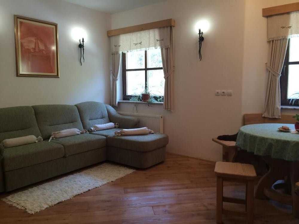 Apartmaji Pod macesnovo streho