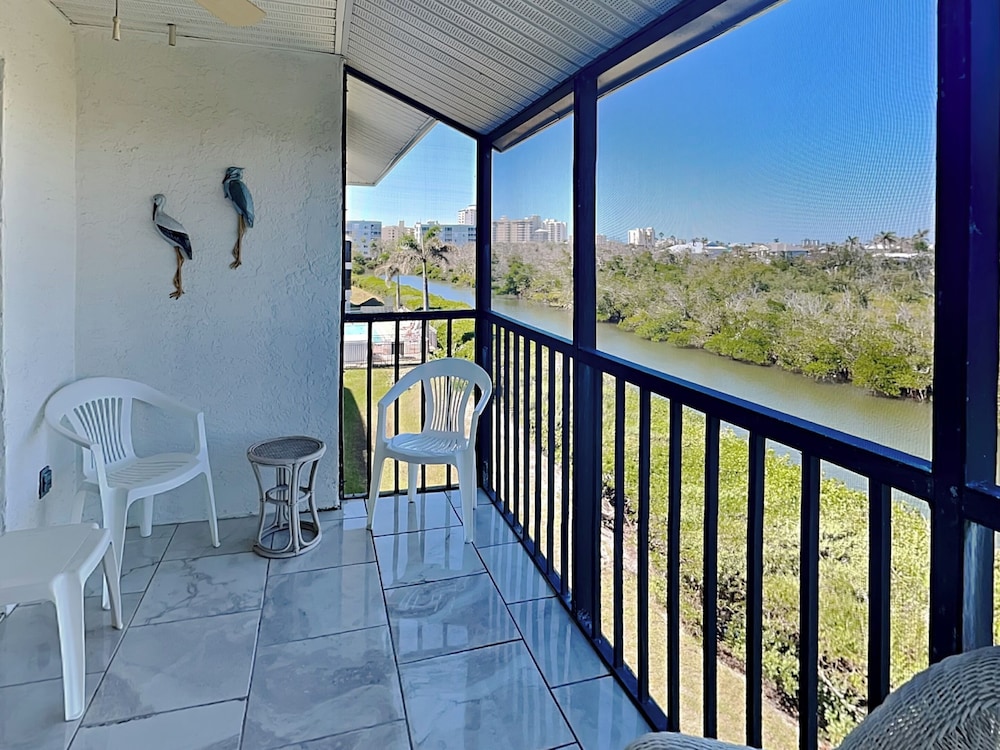 Admirals Bay 255 by Distinctive Beach Rentals
