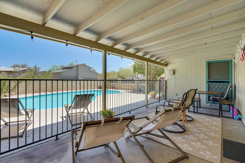 Near Catalina Hiking Trails: Mtn-view Home w/ Pool