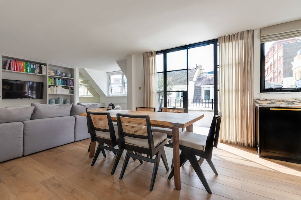 Princes Gate Mews III by Onefinestay