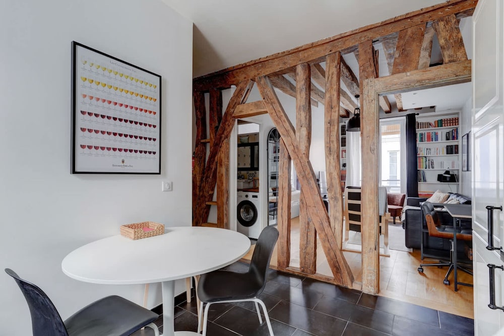 Athos I Stylish 1BR Home on the Rive Gauche