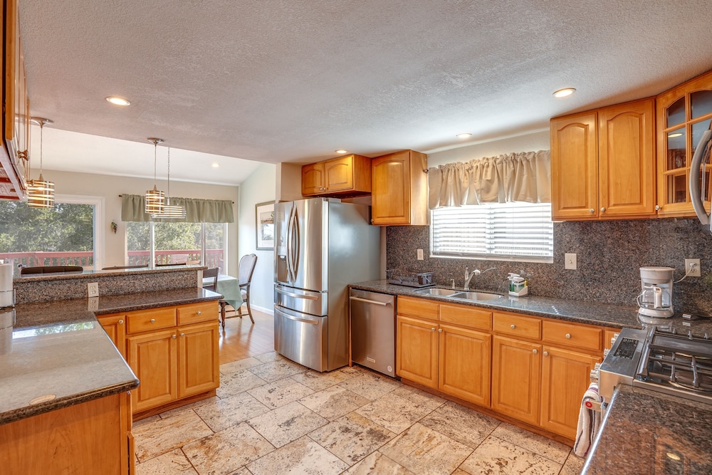 Vallejo Vacations - Vallejo Home w/ Spacious Deck, Hot Tub Views - Property Image 38