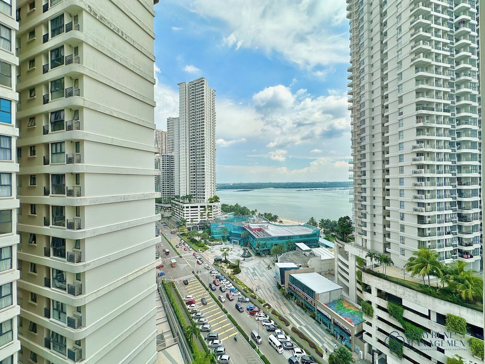 Country Garden Danga Bay Sea View Homestay by Stayrene