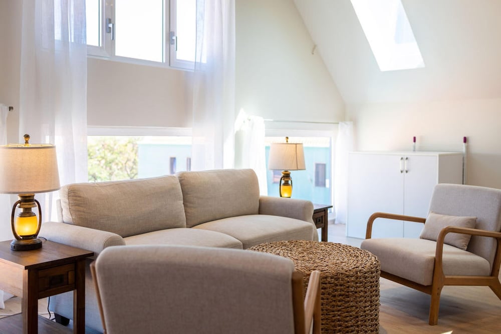 Historic Heartbeat 2BR Townhouse in Central Bliss