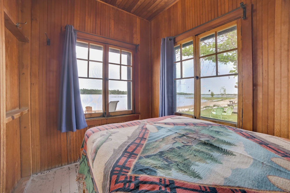 Les Cheneazu Island Hideaway w/ Community Perks!
