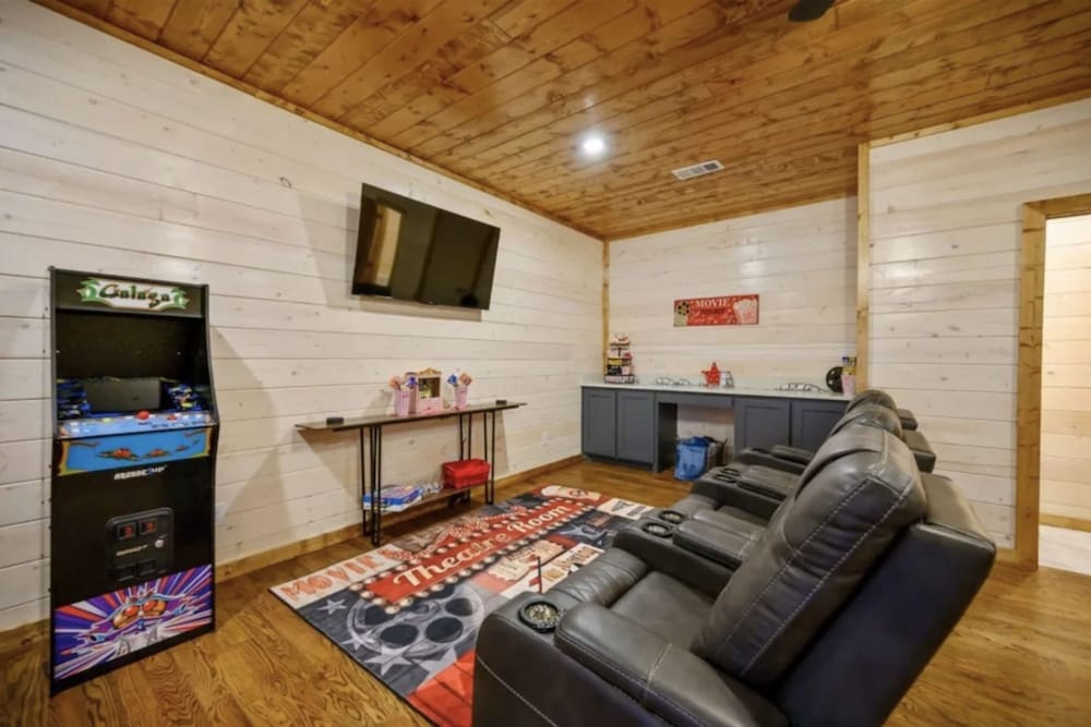 Whispering Winds Luxury Cabin in Hochatown