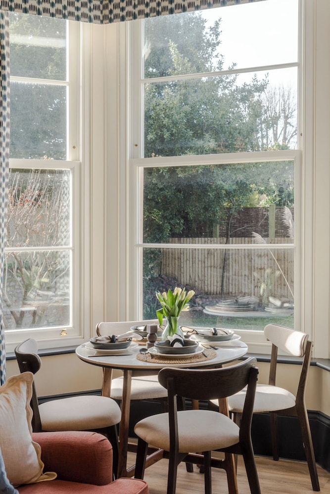 Your Apartment - Pembroke House