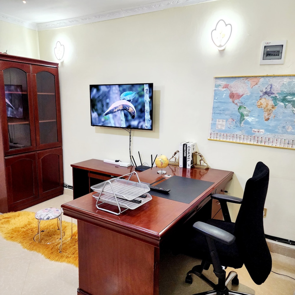 Lux Suites Vacanza Homes Nakuru