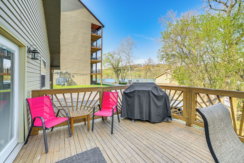 2 Mi to Branson Landing: Quiet Home w/ Lake View