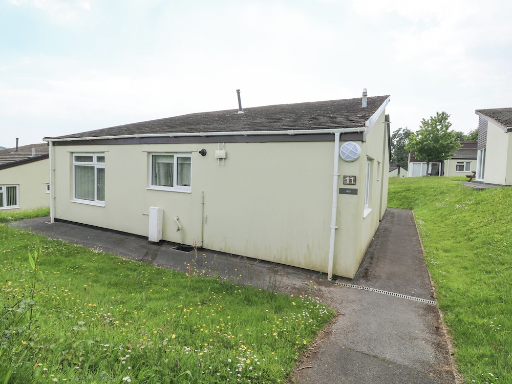 Harcombe House Bungalow 1