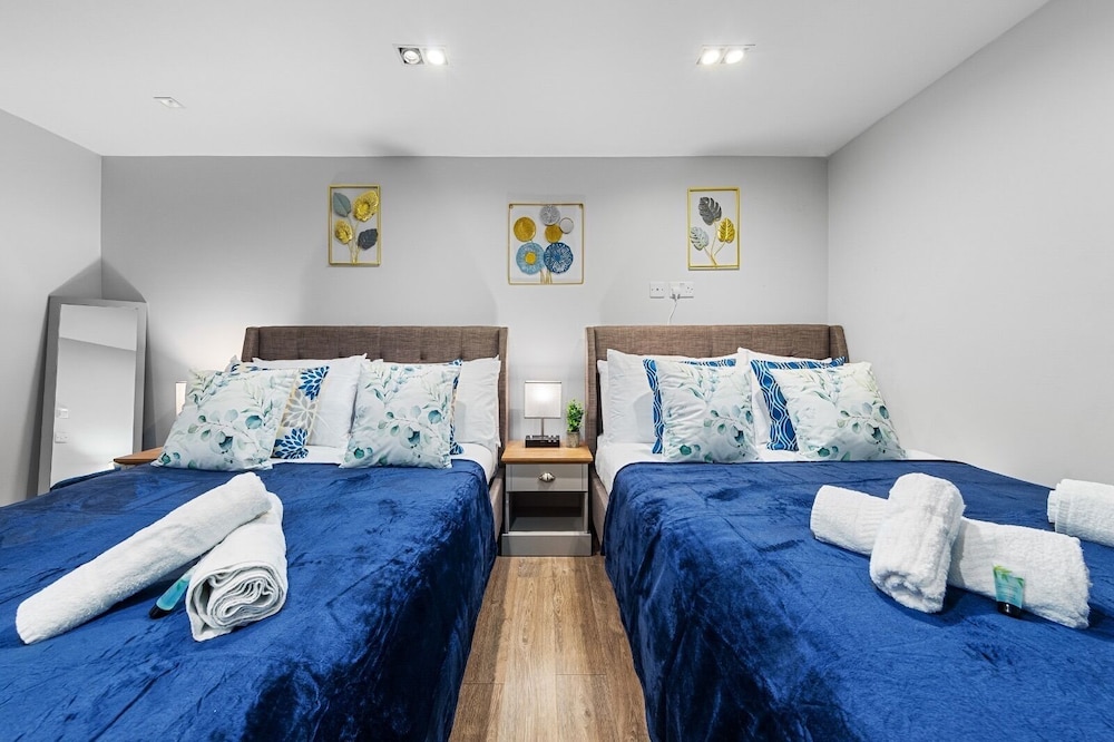 Modern Battersea Suite - London City Retreat