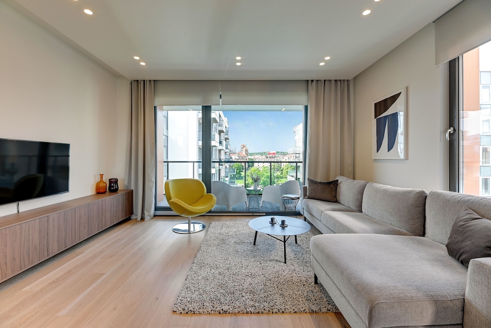 Brabank Riverside & Parking by Downtown Apartments