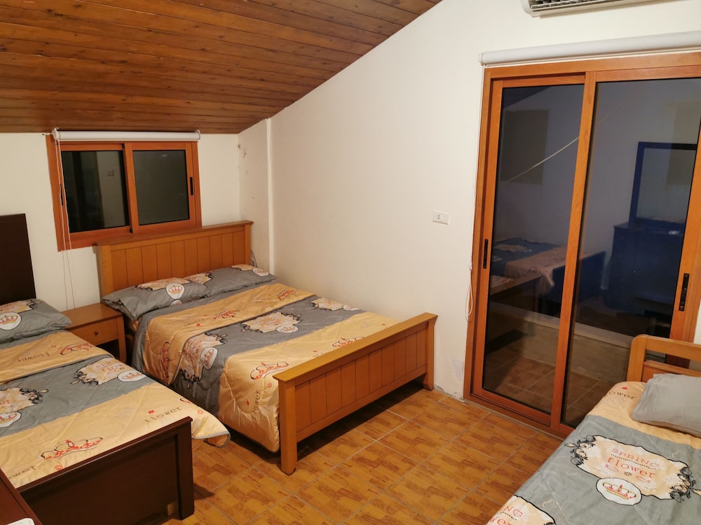 Apartment near Lady of the Sea & Phoenician Wall view 3