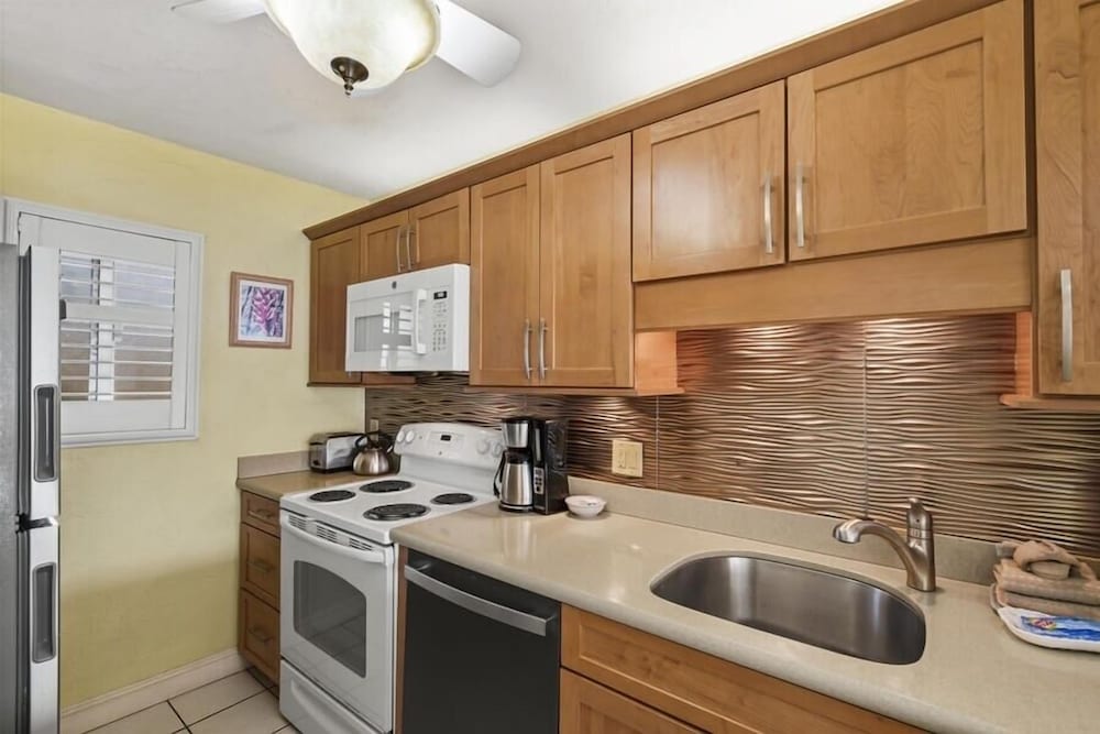 Menehune Shores, #509 2 Bedroom Condo