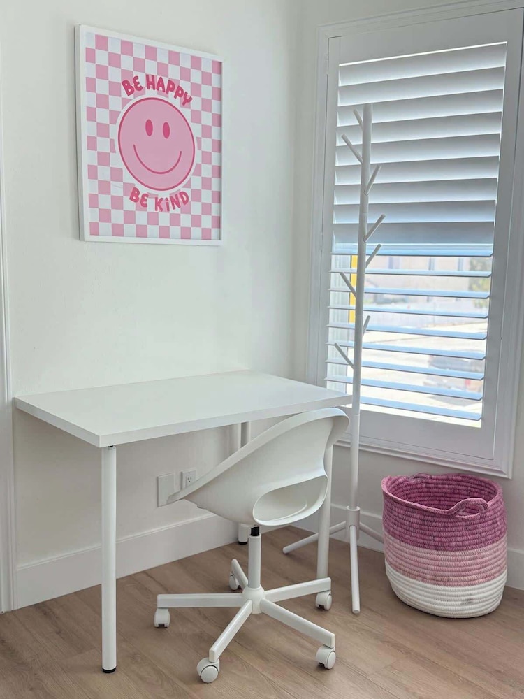 Cozy Retreat Near Downtown Perfect for Families
