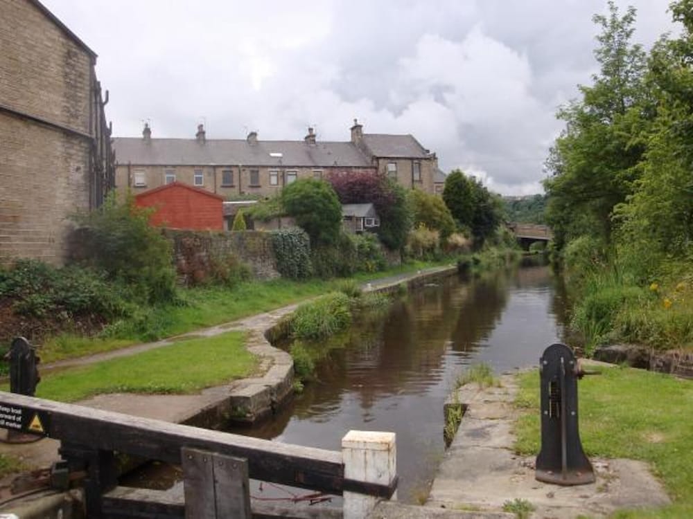 Cozy Sleep 5 Hudds Base -work/travel, Free Parking