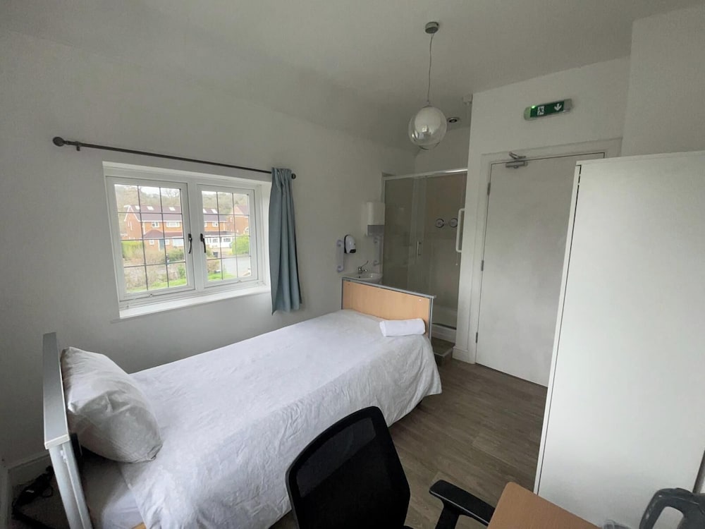 Bristol Blissful Retreat - 6 Bedrooms