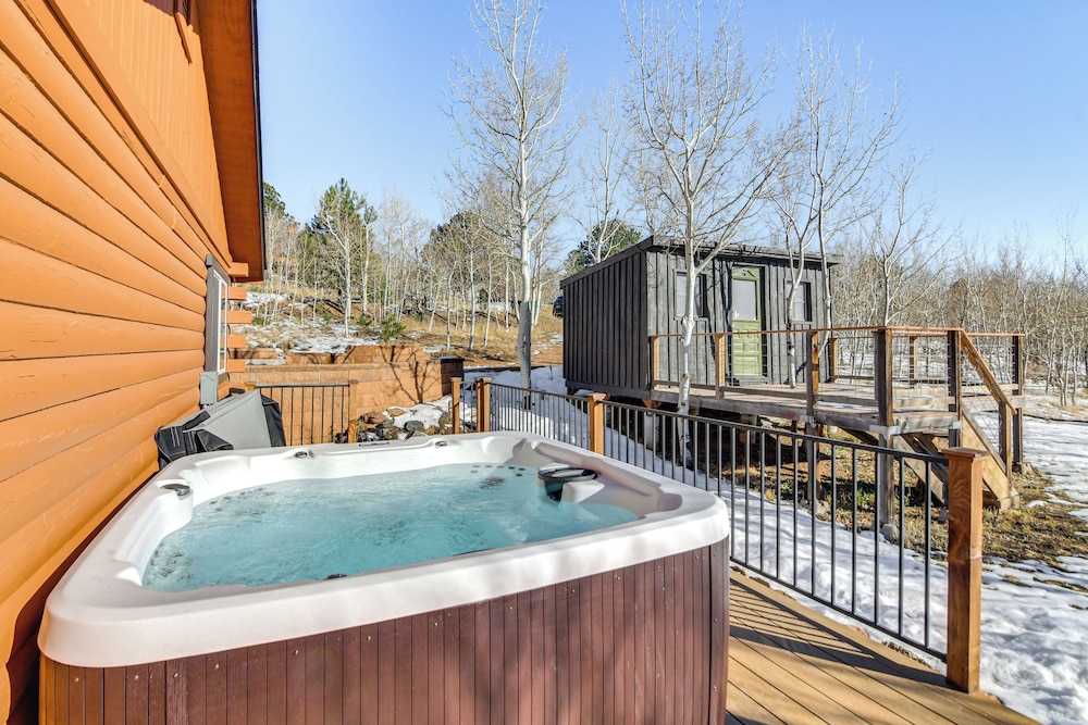 Mtn-view Haven w/ Hot Tub: 9 Mi to Dtwn Bailey