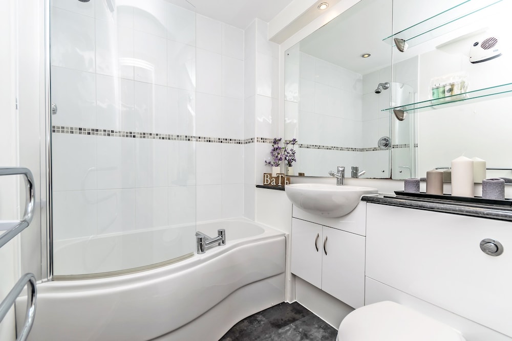 Racecourse Serviced Apartments