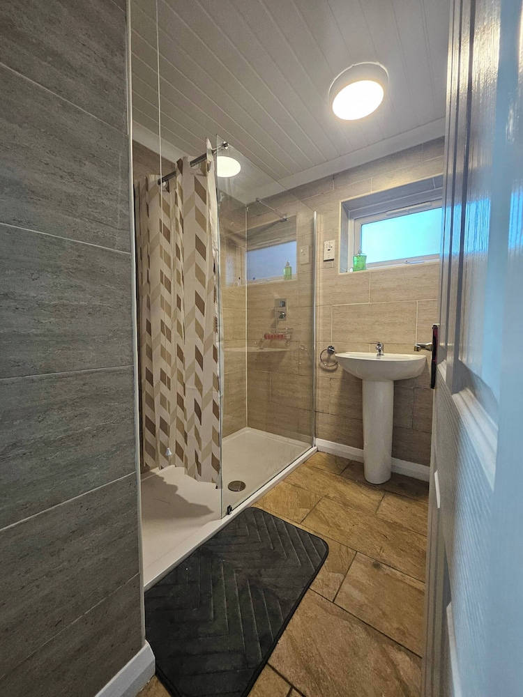 Egremont 2-br Flat With Free Parking & Wi-fi