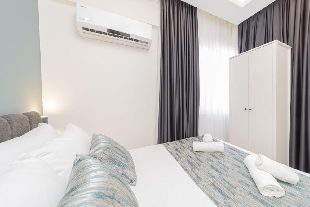 Cozy Flat w Balcony 10 min to Mermerli Beach