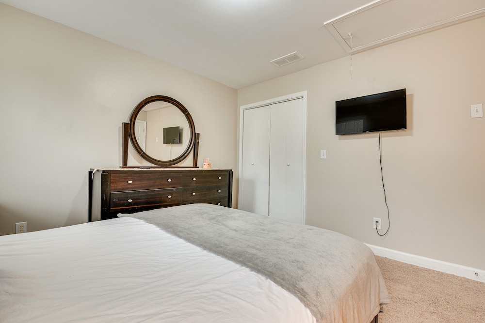 Pet-friendly Atlanta Home: 9 Mi to Downtown! view 3