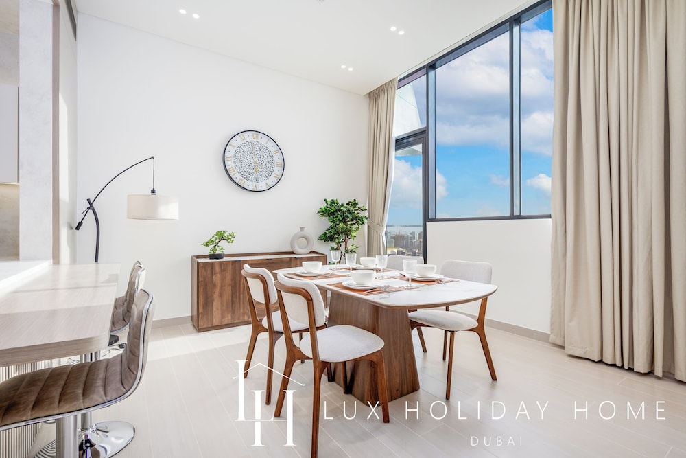LUX The Phantom Sky Pool Suite