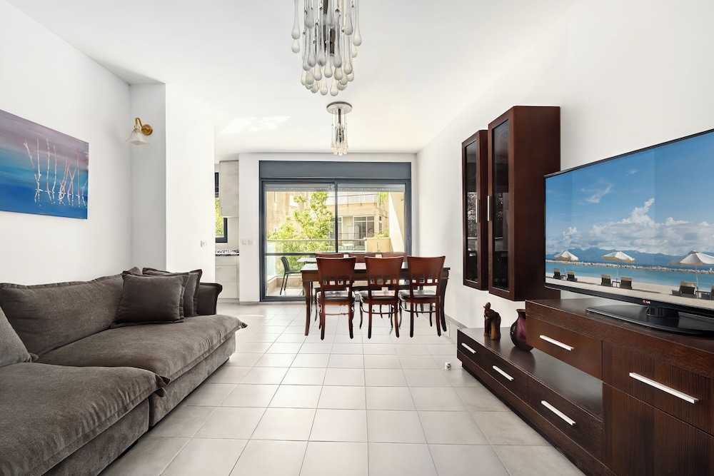 Modern City Apartment by Sea N' Rent