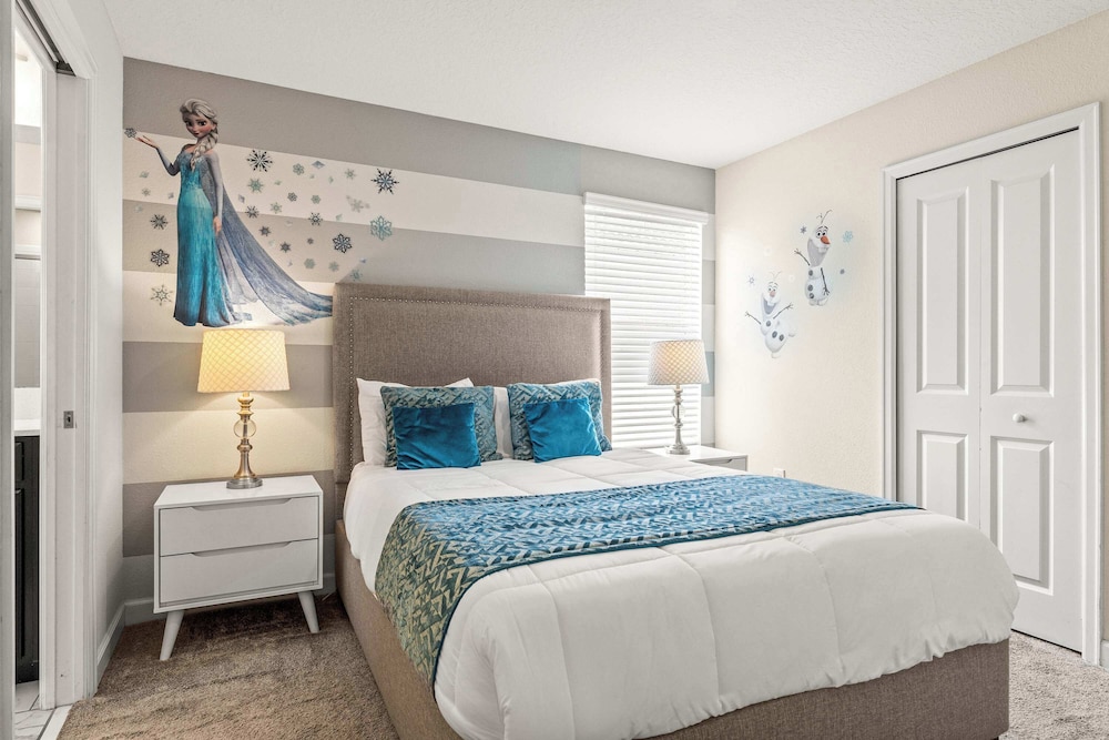 Resort Vibes At Championsgate - Home for 14 With Private Lanai