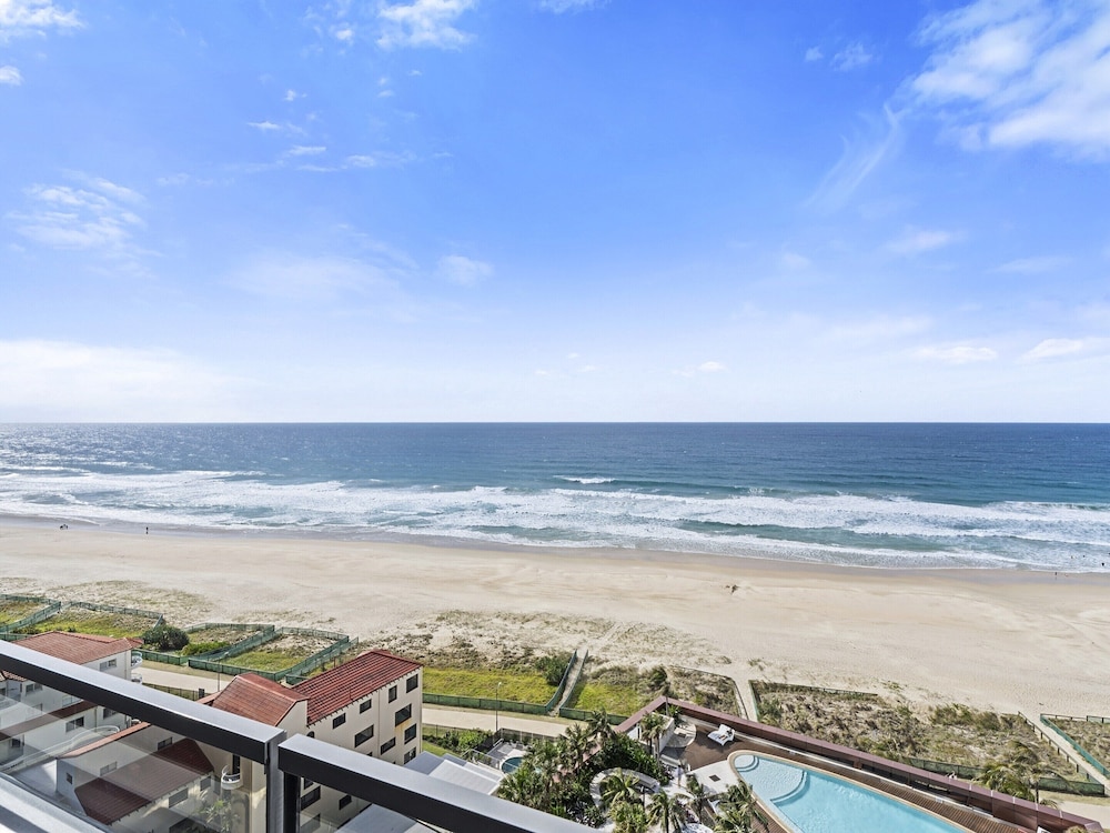 Luxury Beachfront 1-bed Apartment With Pool & Gym