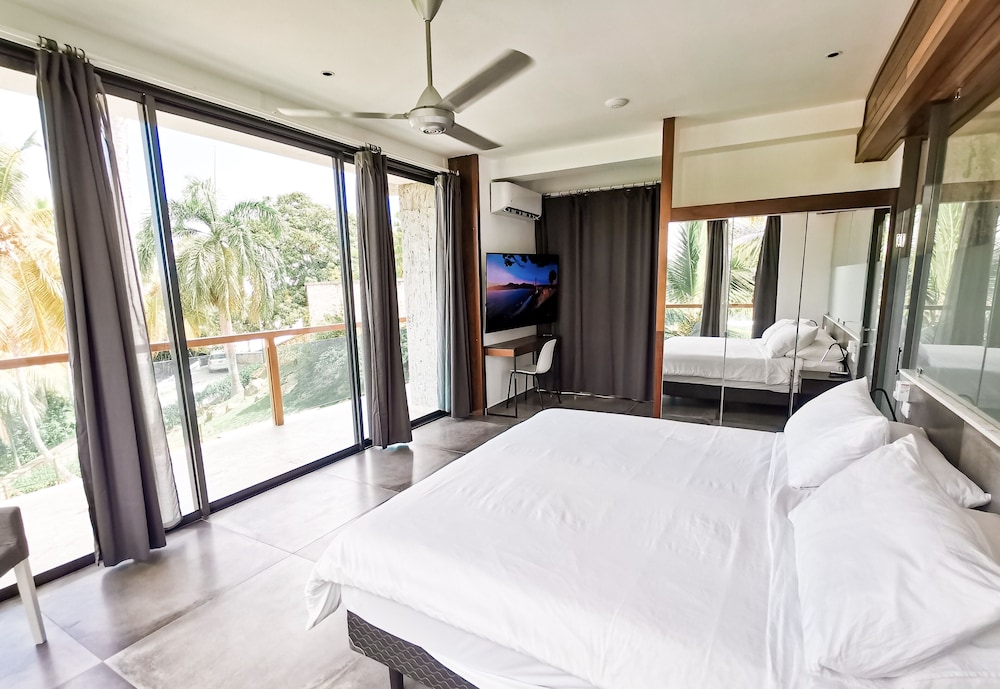 Modern 7 Bedrooms Villa on Private Beach Access view 3