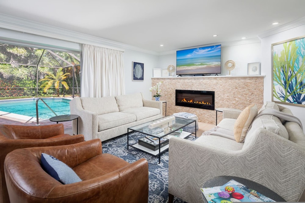 Luxury Beach House w Private Beach