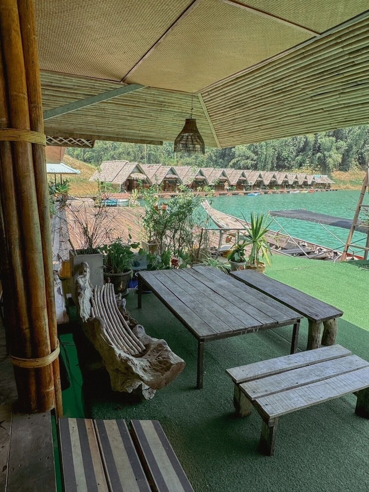 PraiwanRaftHouse