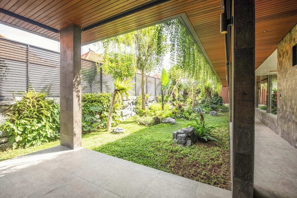 Exquisite 5BR Villa: Premier Luxury in Seminyak