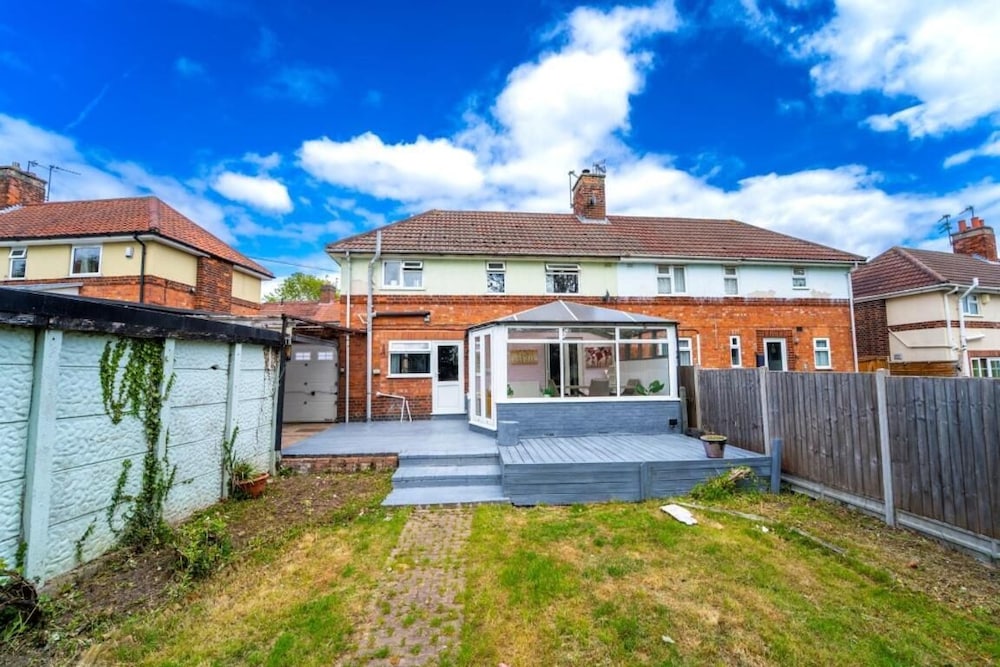 Sunny Lodge in Anstey - Spacious 3 Bedroom Home