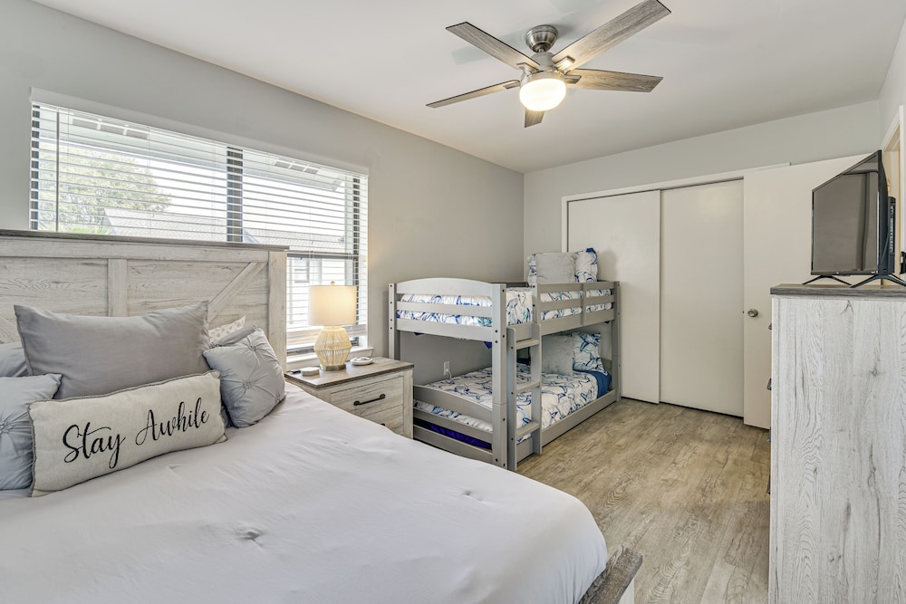 10 Mi to Navarre Beach! Waterfront Rental w/ Pool