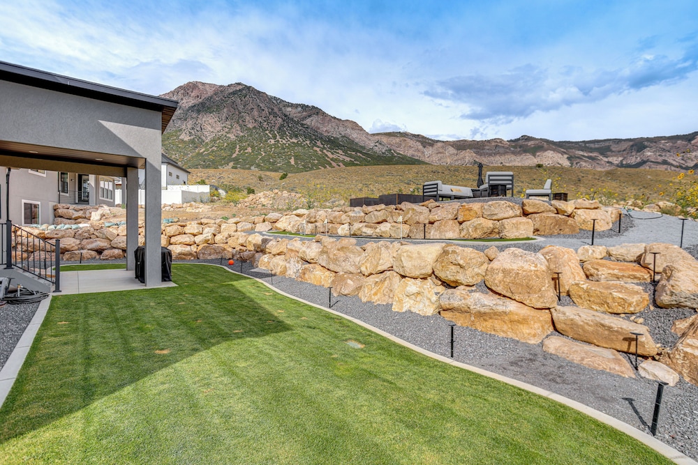 Pool Table & Putting Green! Scenic Ogden Escape