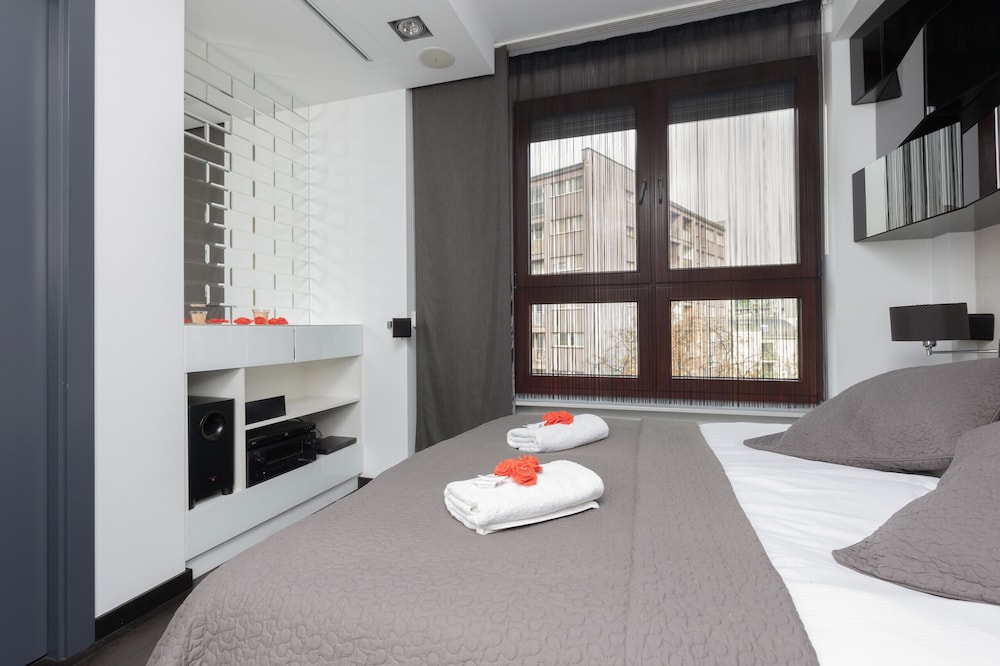 Warsaw Riverside Apartment by Renters view 4